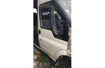 2001 2006 model ford transit v184 çıkma sağ ön kapı