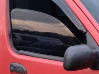 2001 model renault kangoo 1.9 dizel çıkma sağ ön kapı camı.