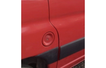 2002 model citroen berlingo 1.9 çıkma depo kapağı.