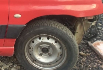 2002 model citroen berlingo 1.9 çıkma sağ ön jant lastik.