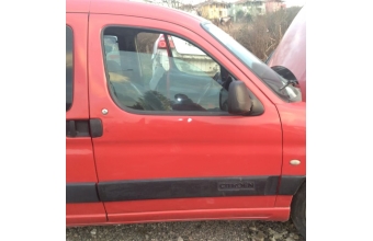 2002 model citroen berlingo 1.9 çıkma sağ ön kapı.