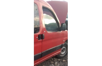 2002 model citroen berlingo 1.9 çıkma sağ ön kapı.