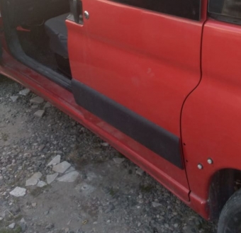 2002 model citroen berlingo 1.9 çıkma sol marşbiyel.