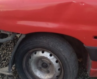 2002 model citroen berlingo 1.9 çıkma sol ön jant lastik.