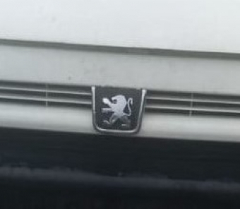 2002 model peugeot expert 1.9 dizel çıkma ön panjur arma