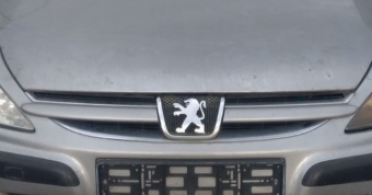 2003 model peugeot 607 2.2 benzinli çıkma ön panjur.