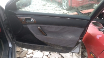 2003 model peugeot 607 2.2 benzinli çıkma sağ ön dolu kapı.