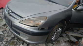 2003 model peugeot 607 2.2 benzinli çıkma sol ön çamurluk.