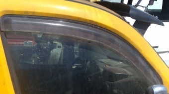 2005 model fiat doblo 1.9 jtd çıkma sağ ön kapı cam plastiği