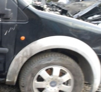 2008 model ford connect 1.8 dizel çıkma sağ ön çamurluk