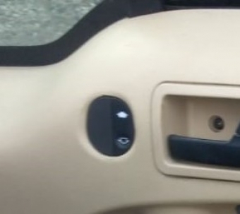 2008 model ford connect 1.8 dizel çıkma sağ ön kapı cam düğmesi