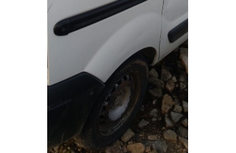 2008 model renault kangoo 1.5 çıkma sağ arka jant lastik.