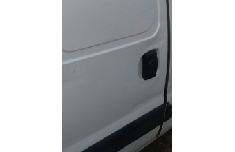 2008 model renault kangoo 1.5 çıkma sağ sürgülü kapı kolu.