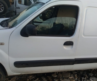 2008 model renault kangoo 1.5 çıkma sol ön dolu kapı.