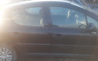 2009 model peugeot 207 1.4 benzinli çıkma sağ takım kapı