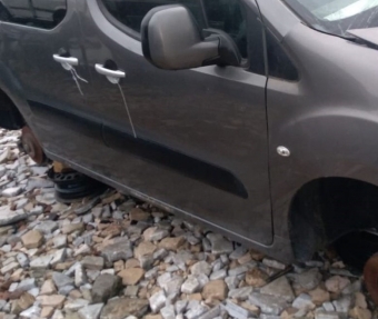 2012 model peugeot partner tepee 1.6 euro 5 çıkma sağ marşbiyel