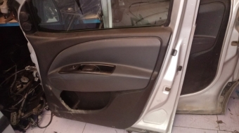 2013 model fiat doblo milenyum sökme sağ ön kapı döşemesi