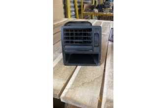 7H1819203A Volkswagen T5 sol (sürücü tarafı) ön göğüs havalandırma ızgarası kalorifer klima menfezi