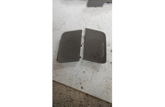 8P3035436 Audi A3/S3 (8P kasa kodu, 2003-2012 yılları arası) sağ sol arka hoparlör kapağı/ızgarası