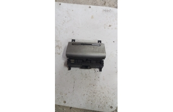 Audi A3 8P 2003-2012 ön orta konsol küllük çıkma