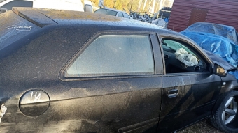 Audi A3 sağ arka kelebek cam 2004 model