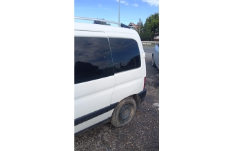 Berlingo sol arka çamurluk kesme