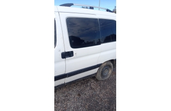 Berlingo sol arka kapı