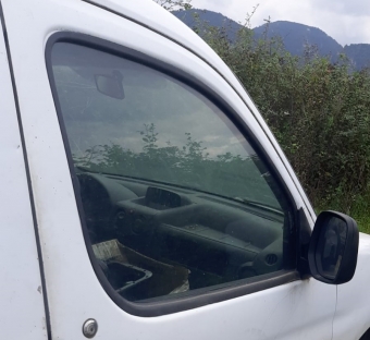 citroen berlingo çıkma sağ ön kapı camı