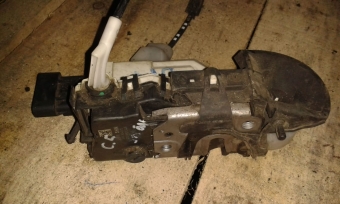 citroen c5 çıkma sol ön kapı kilidi.