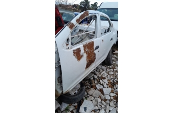 Clio Sembol Joy az hasarlı sol ön kapı boş