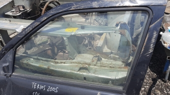 daihatsu terios çıkma sol ön kapı camı