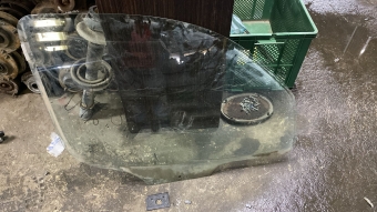 Fiat Doblo sağ ön kapı camı