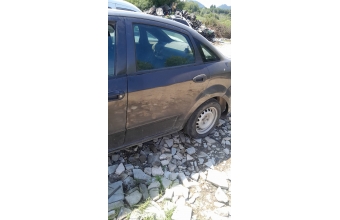 Fiat linea sol arka kapı
