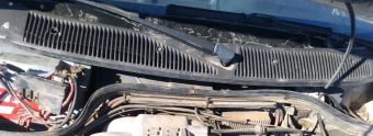 ford escort 1.6 16 valf çıkma ön cam önü ızgarası.