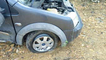 Ford kornet sağ ön camurluk 3000tl