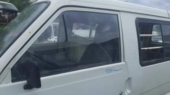 kia besta çıkma sol ön kapı camı