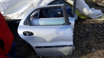 Kia clarus sağ arka kapi