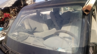 mahindra çıkma ön cam