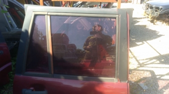mahindra çıkma sağ arka cam