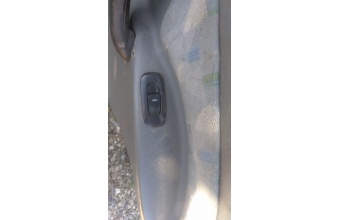 mahindra çıkma sağ arka cam düğmesi