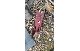 Mahindra ön kaput menteşesi