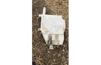 Mahindra silecek su bidonu