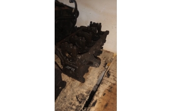 Mazda 323 1.6 karbüratörlü blok