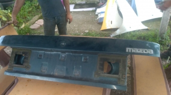 mazda 323 çıkma bagaj kapağı