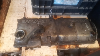 mazda 323 çıkma külbütör üst kapak