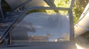 mazda 323 çıkma sağ arka cam
