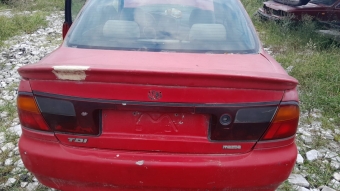 Mazda 323 family bagaj kapağı dolu