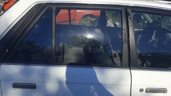 mazda 323 sedan çıkma sağ arka kapı camı
