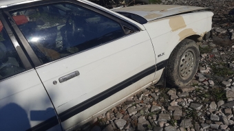 mazda 323 sedan çıkma sağ ön kapı