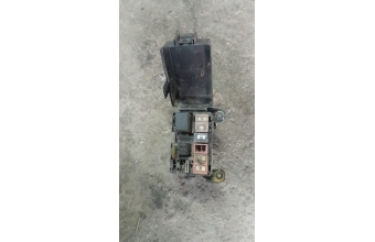 Mazda 323 sigorta kutusu tablası